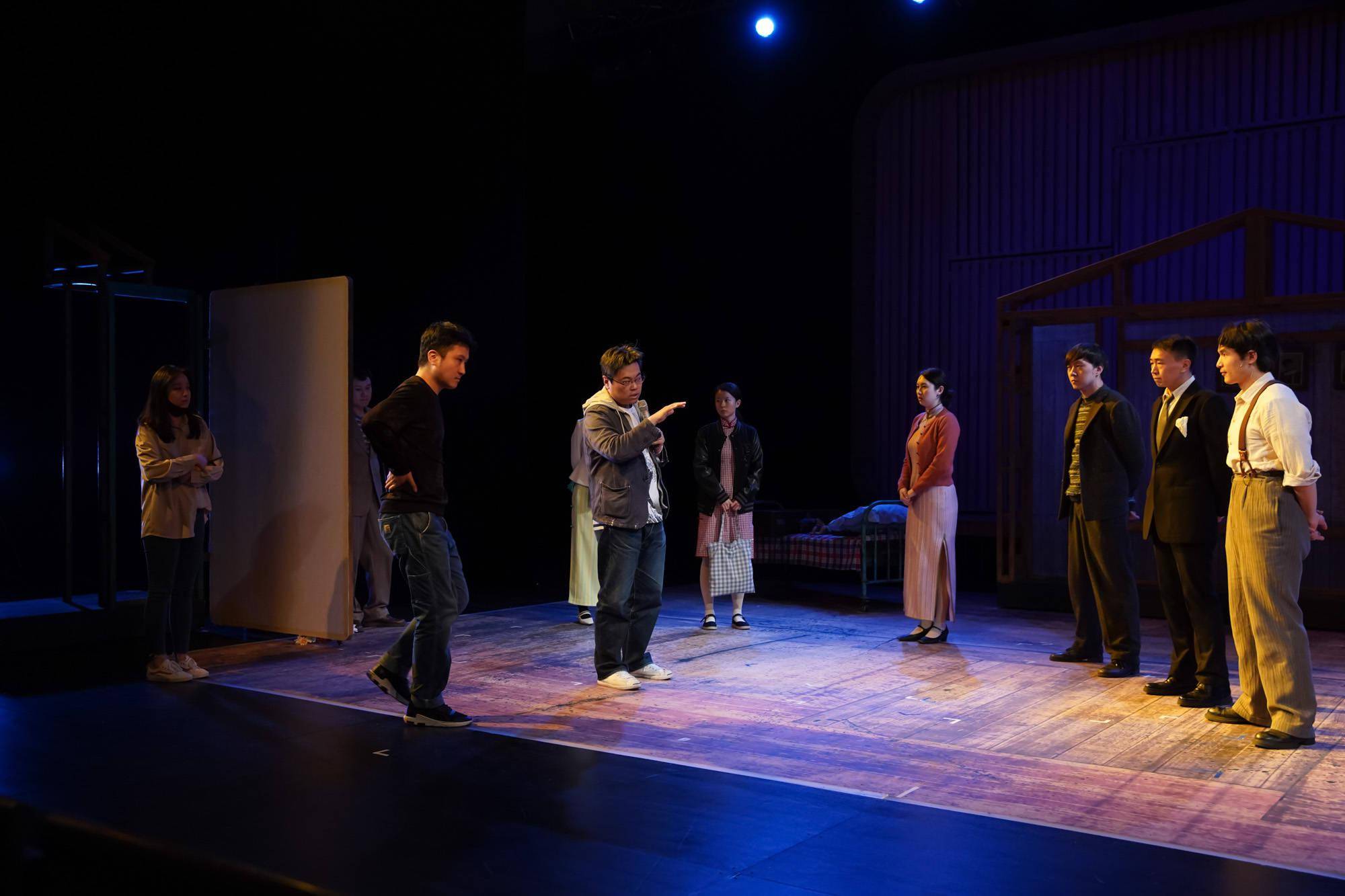 探班国家大剧院制作话剧《十字街头》