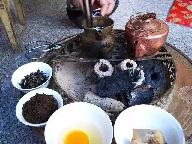 基諾族涼拌茶白族三道茶納西族龍虎鬥雲南少數民族獨特的吃茶法你知道