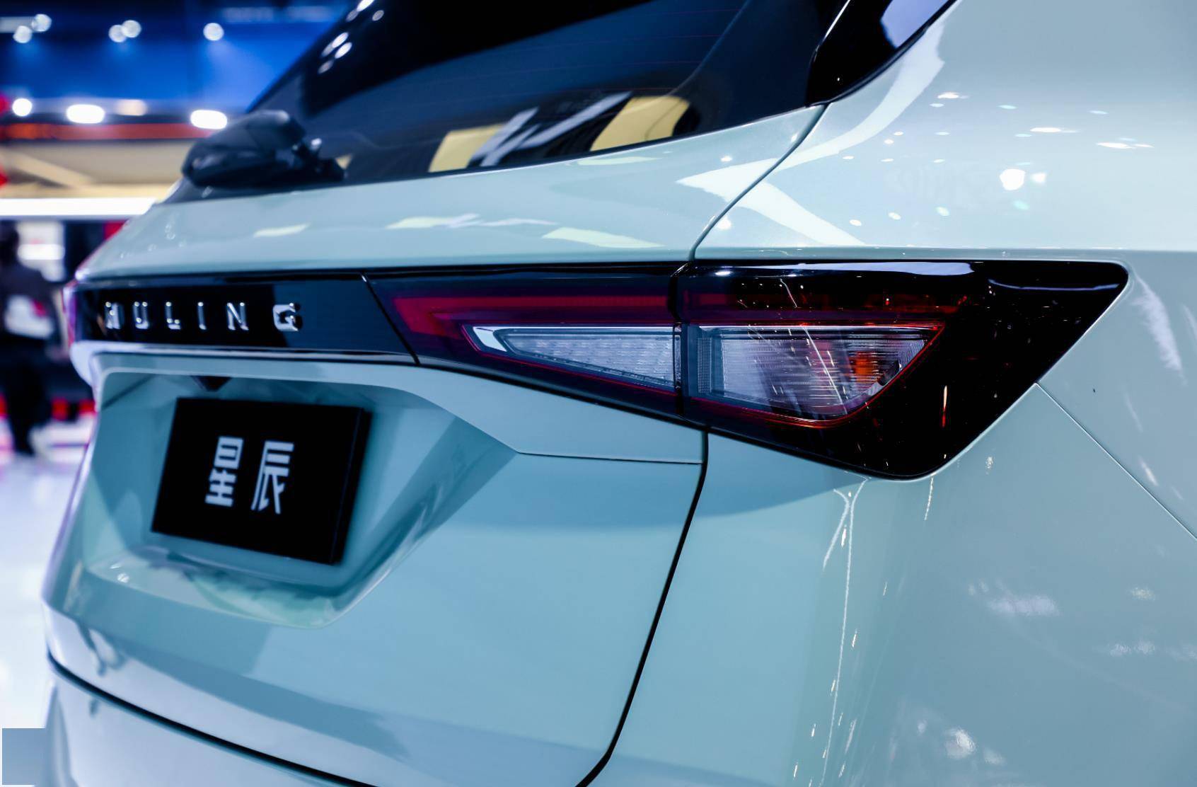 五菱银标suv来袭名为星辰翼动美学五款配色直奔年轻用户