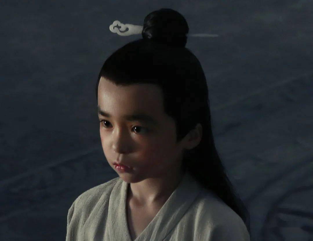 首先,它在温客行儿时回忆的画面里就已经出现了,并且是父母的遗物,在