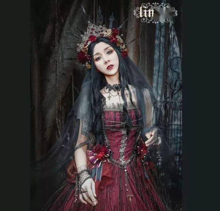 女生穿山寨lolita裙被辱骂洛丽塔风格在千禧年迎来了热潮它是奇装异服