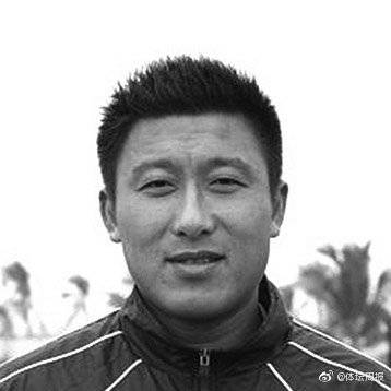 张恩华1973年出生,1996年入选国家队,为米卢带领的国足征战2002年韩