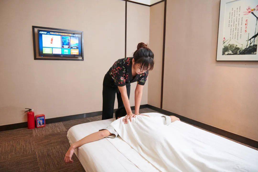 没想到这三个男人在这家足浴spa里度过了10小时原因竟是