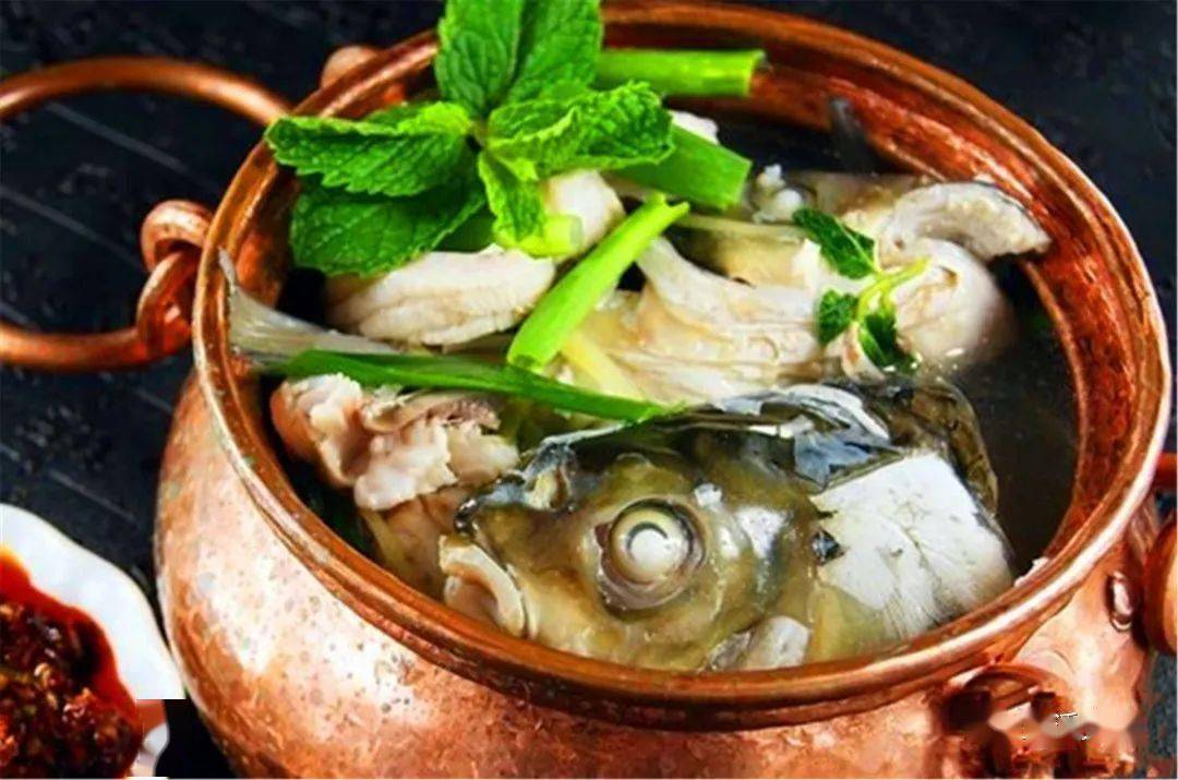 铜锅鱼,洋芋饭两大特色大概是每个到访抚仙湖游客的必吃项