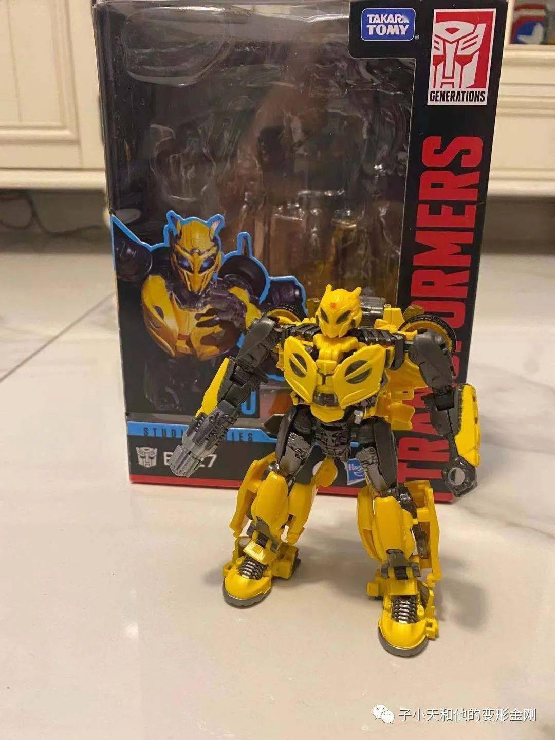 评玩具子小天硕函测评变形金刚ss70大黄蜂亲儿子伪装形态就是多