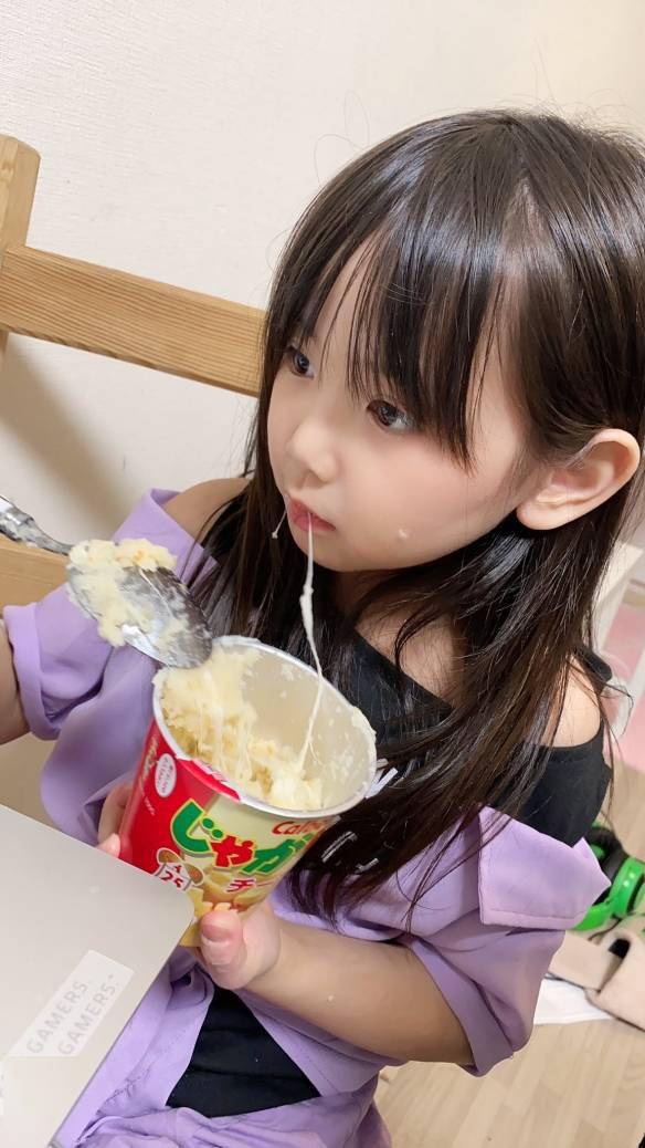 7岁游戏频道主れなち:萌颜杀敌手速超神_妹妹