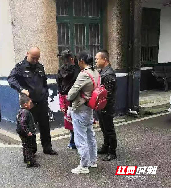 警察打小孩图片