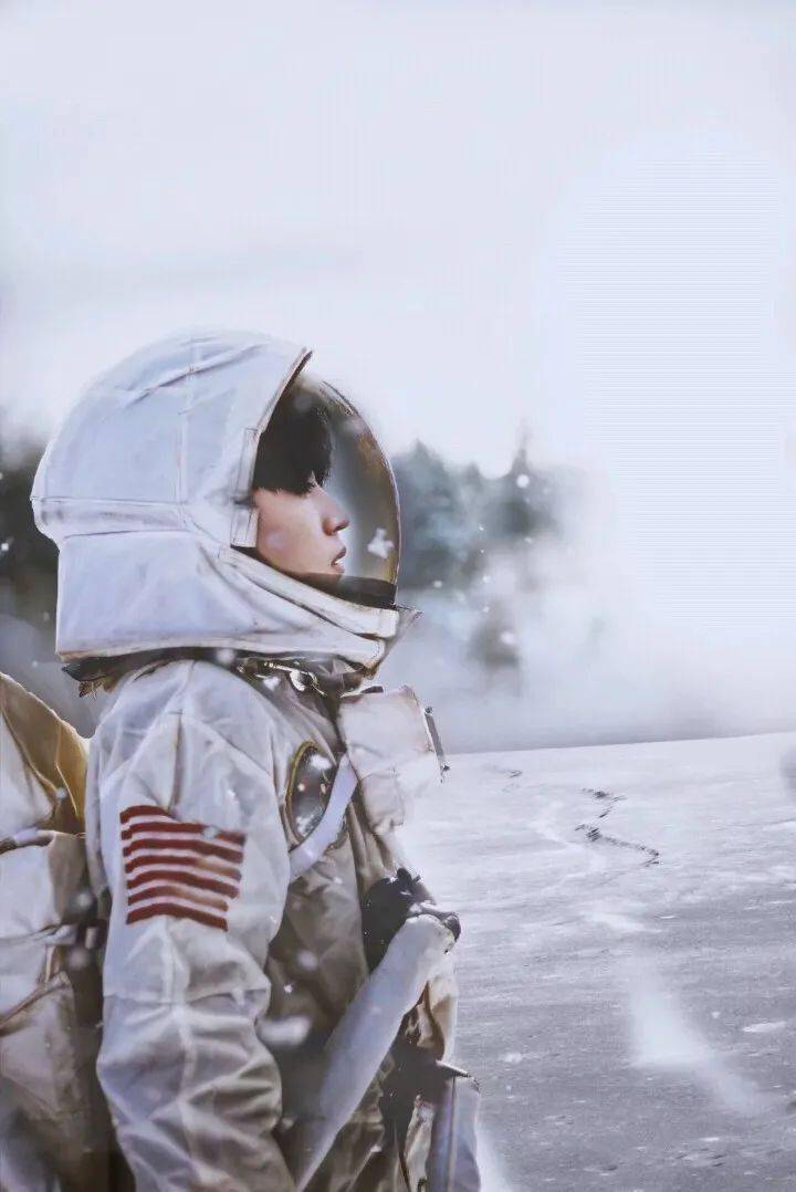 王俊凯新电影《1921》官宣王俊凯霸气酷拽照片,王总裁在线迷人!