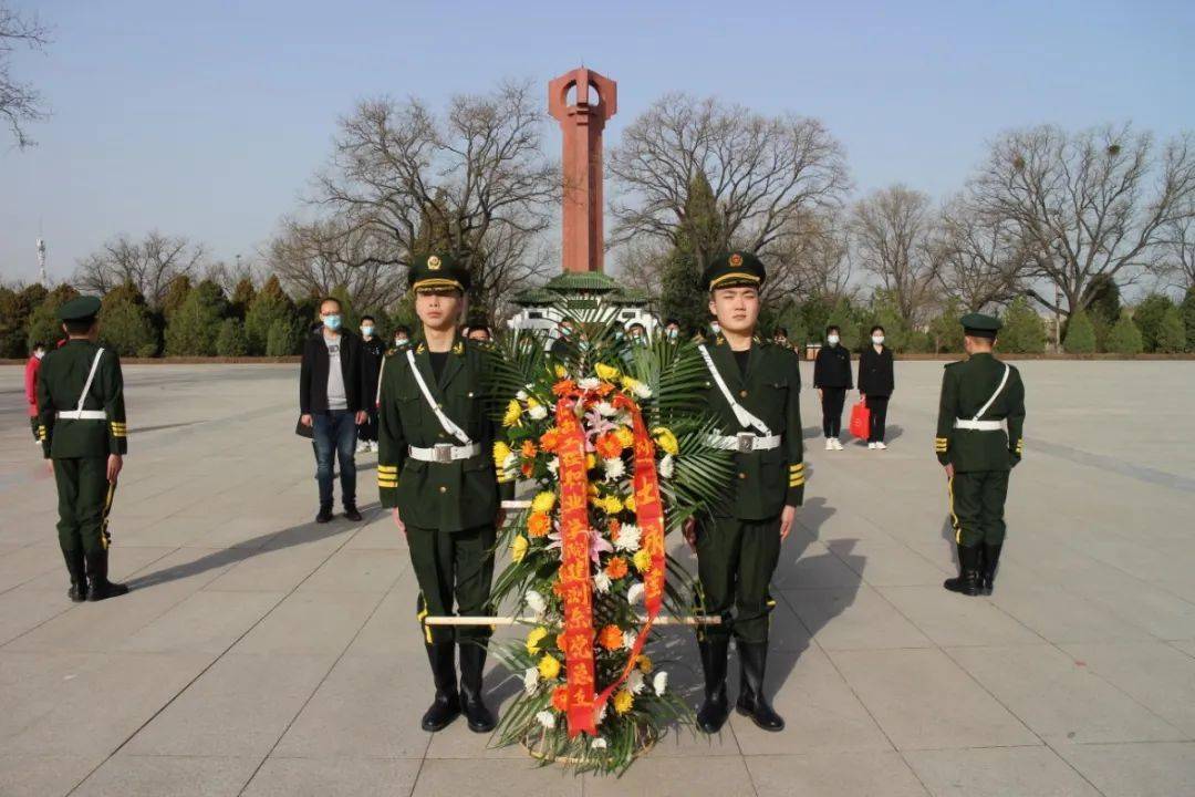 建筑与测绘工程系党总支组织教师党员,积极分子 赴牛驼寨烈士陵园开展