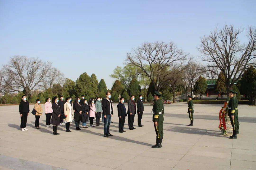 建筑与测绘工程系党总支组织教师党员,积极分子 赴牛驼寨烈士陵园开展