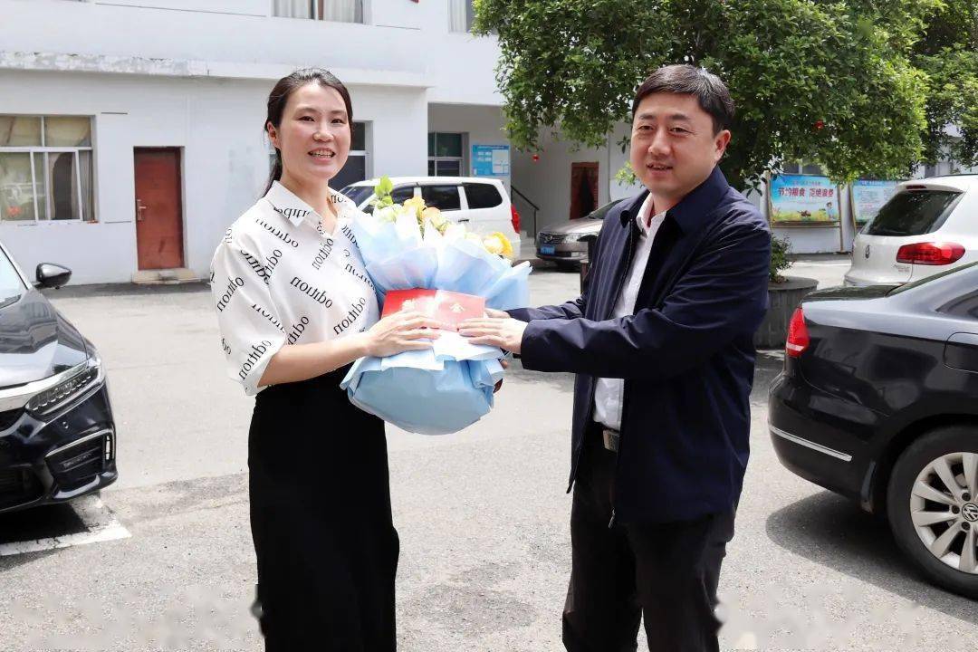 实业集团有限公司,区税务局,区二小,分别走访慰问了省级劳模彭香安