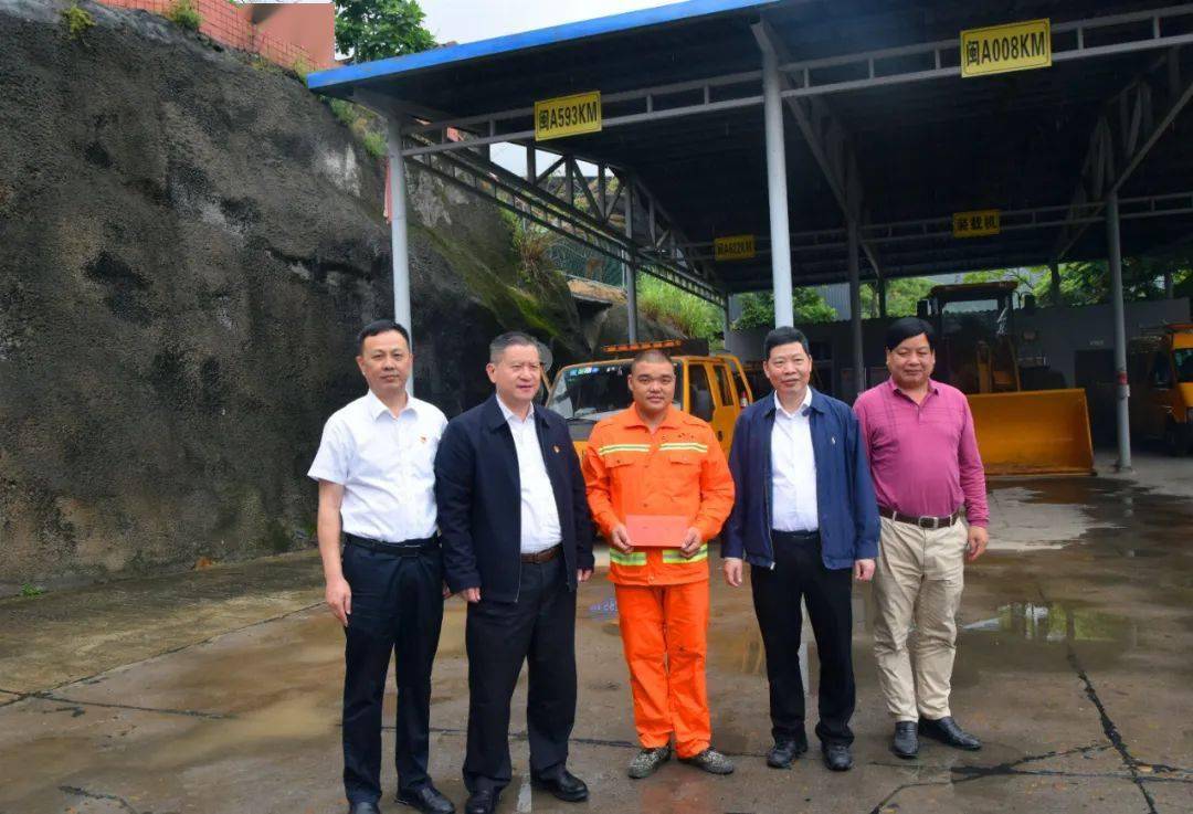 劳动节前,闽清郑子记县长慰问劳动模范祝昌镇