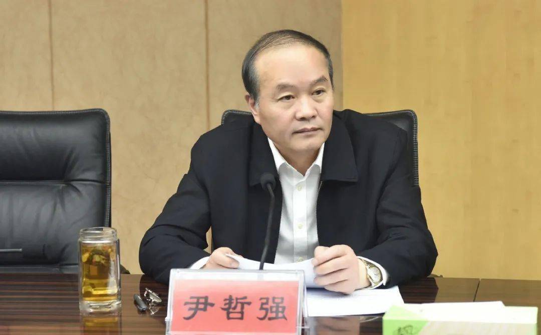 学百年党史话青春担当开发区召开青年干部座谈会