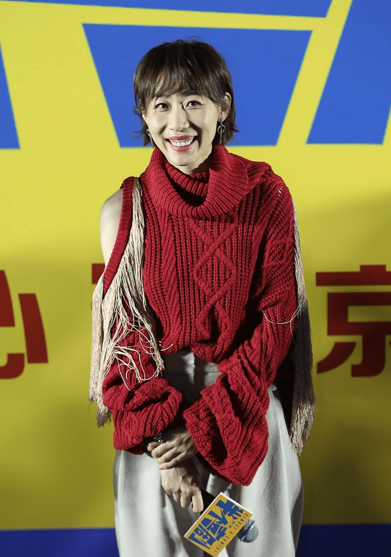 任素汐身穿薄荷绿好清新小丸子发型好抢镜素雅搭配接地气