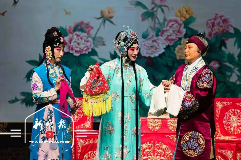 五一赏经典程派经典剧目锁麟囊大剧院上演梅花奖得主李海燕惊艳亮嗓