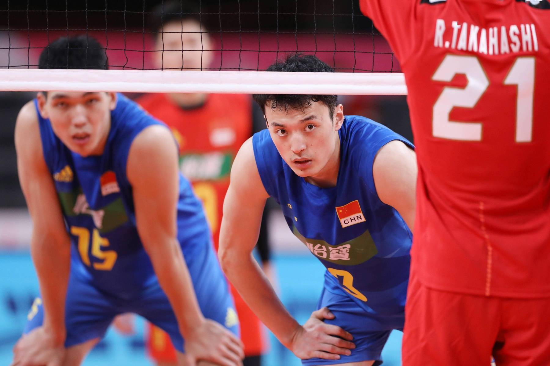 5月2日,中国队球员刘濛(上左),蒋正阳(上中)和