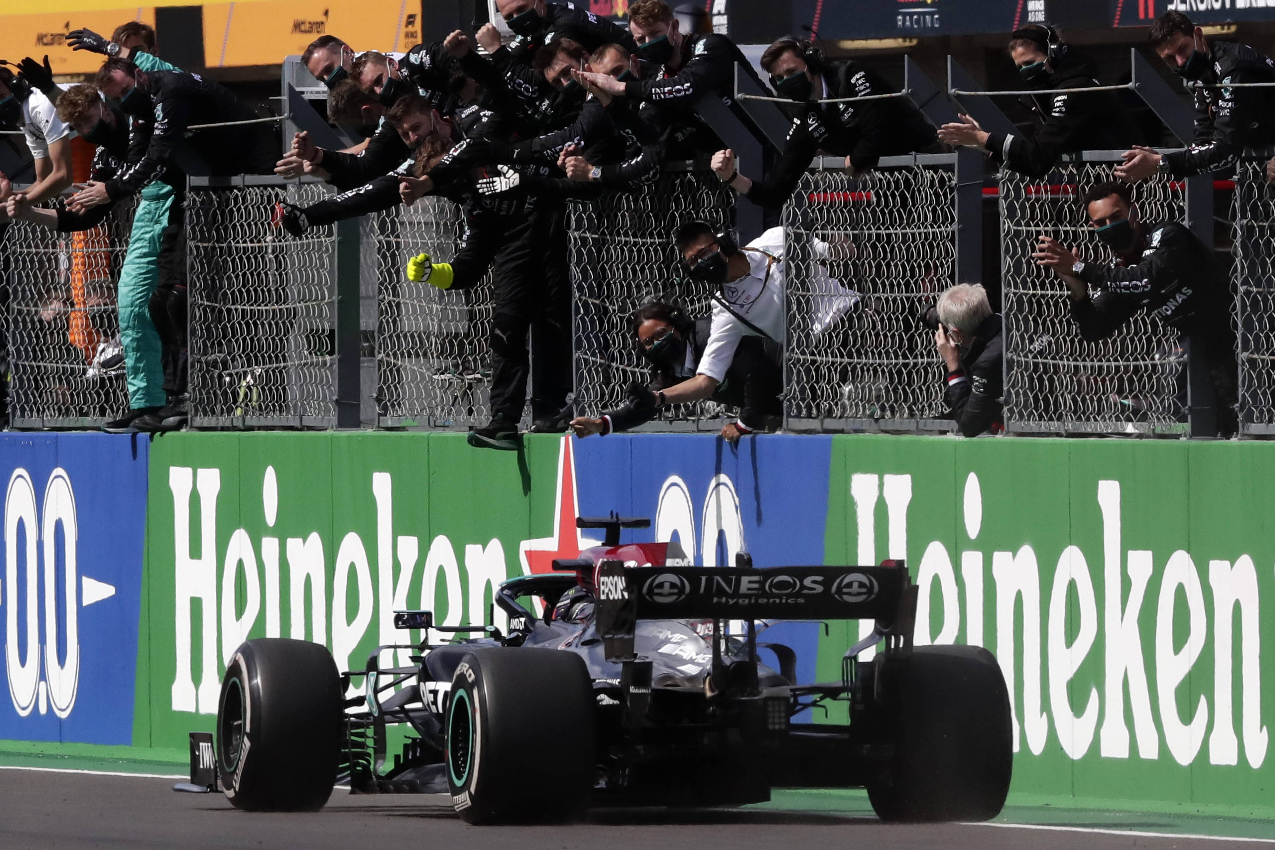 f1汉密尔顿，f1汉密尔顿壁纸[f1汉密尔顿资料]