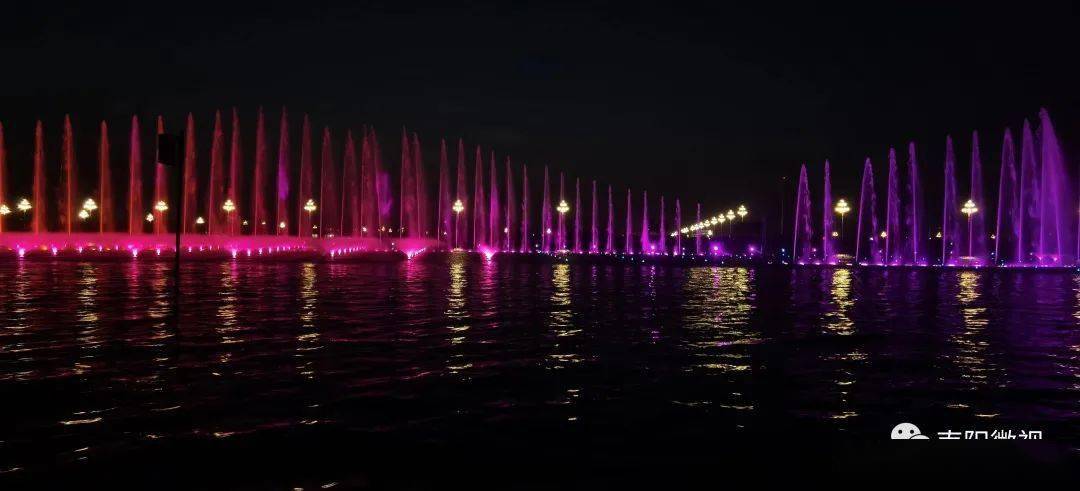 太美啦南阳东站音乐喷泉每周六晚上定时开放大家来看现场实景