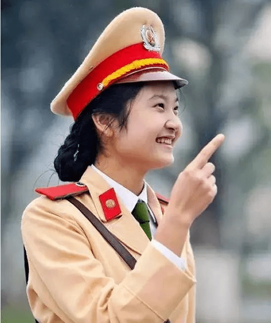 朝鮮女交警pk越南女交警,看看哪個最漂亮