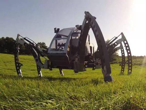 全球最大蜘蛛机器人,重达2吨,能遥控行走,获吉尼斯世界纪录!