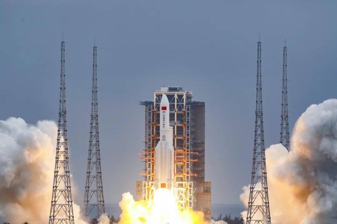 2021嫦娥四号着陆器和"玉兔二号"月球车进入第29月昼工作期嫦娥四号