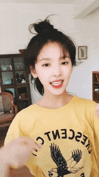 章若楠成为新晋男神收割机身为初恋颜的她可以说是靠颜值带动票房了吧