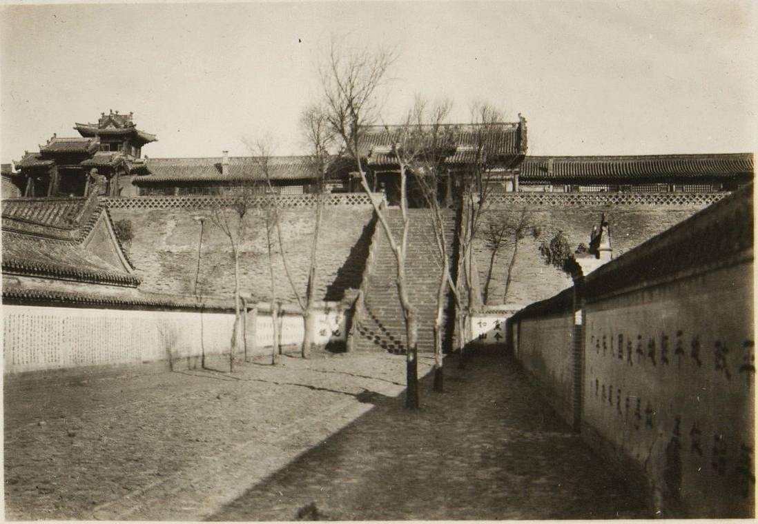 民国老照片1937年的大同古城和耿市长复建的一样吗