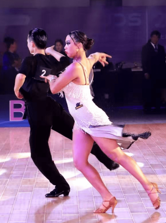 全网最热的舞蹈 2d57d592634641bab086ba1ac9ea8839.png