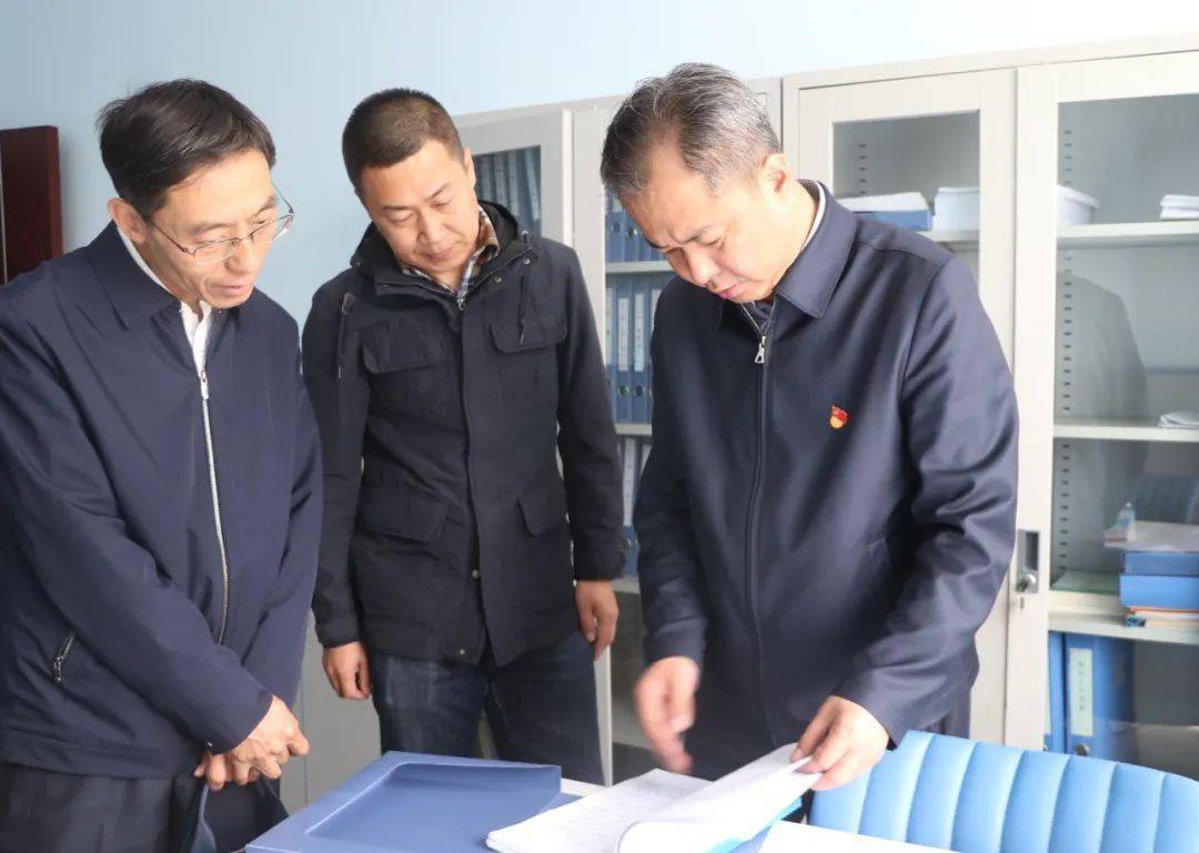 在包头市公安局昆都仑区分局少先路派出所,廉冬详细了解派出所人员