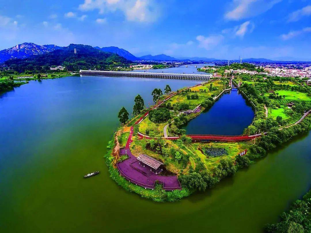 龙海区·龙江文化生态园03恍若置身在电影之中远处红白相间的灯塔脚下