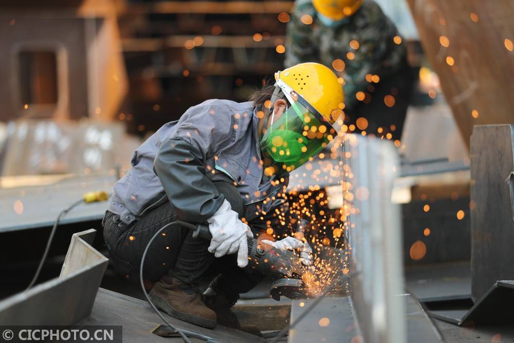 忙生产 赶订单_工人