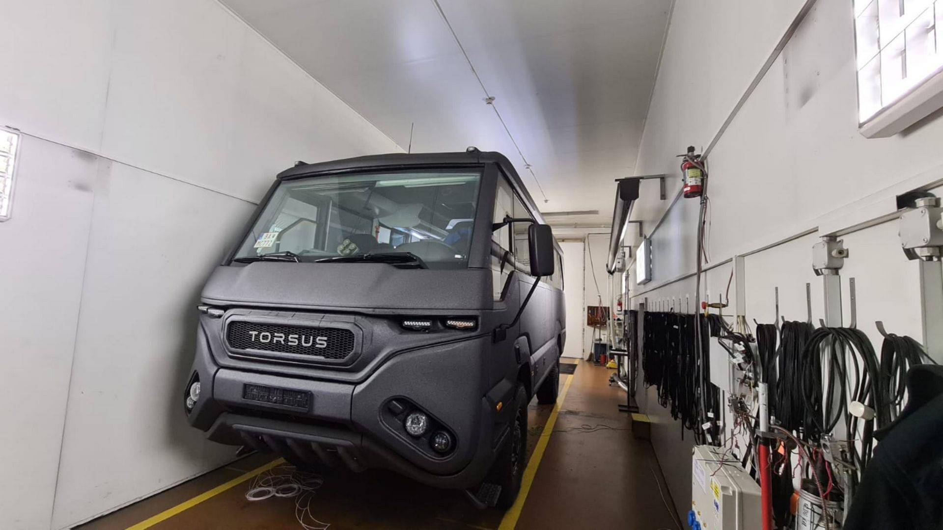坚固无比,torsus praetorian 是一辆无处不在的公共汽车_搜狐汽车