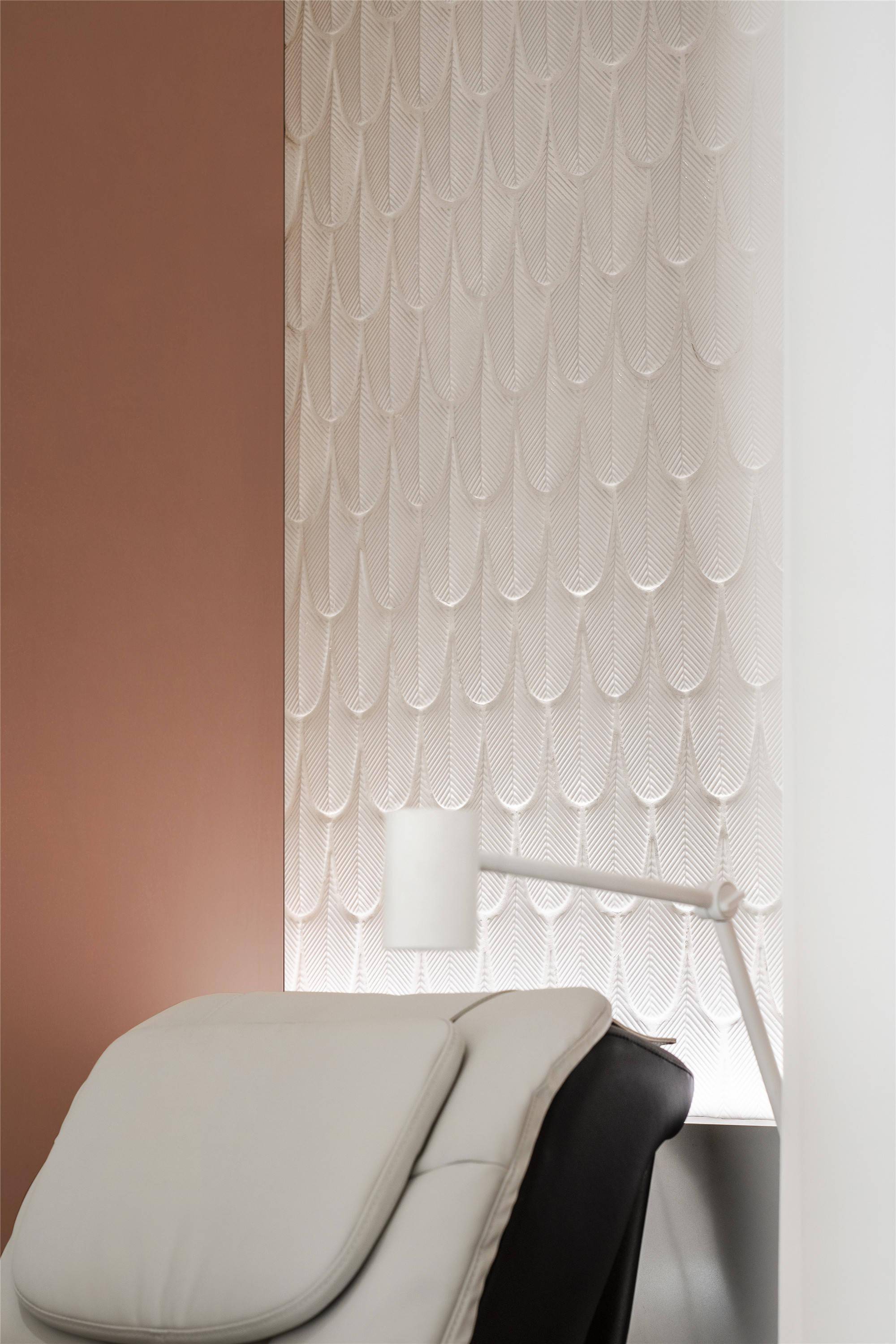 feather-like wall details and white texture paint respond to the