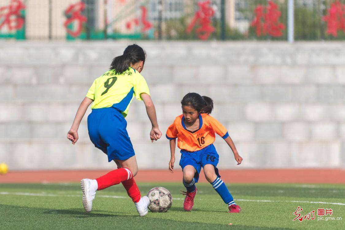 Zhao|Eight-on-eight football played in E China's Anhui