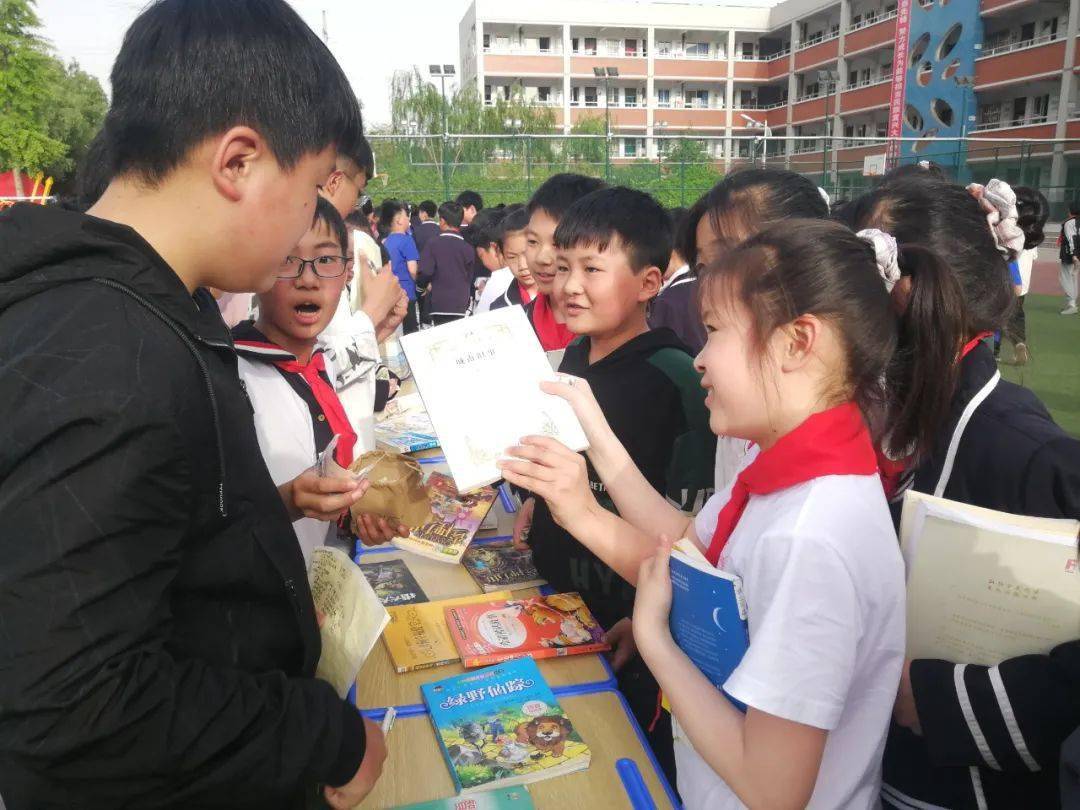 活动旨在让好书"流动"起来,让孩子们在卖书买书的经历中,体验生活艰辛
