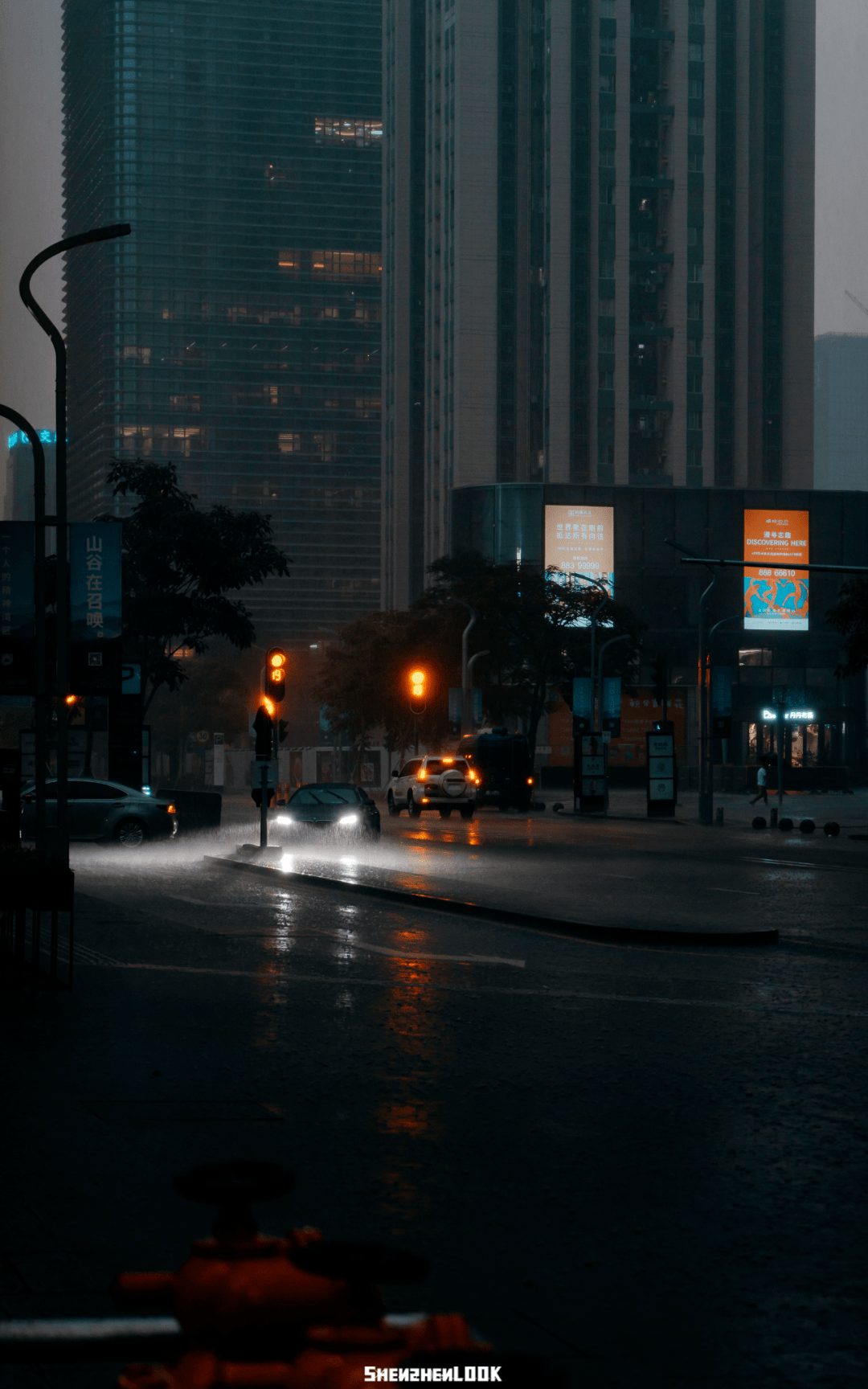 雨中的红绿灯,一束安全的光