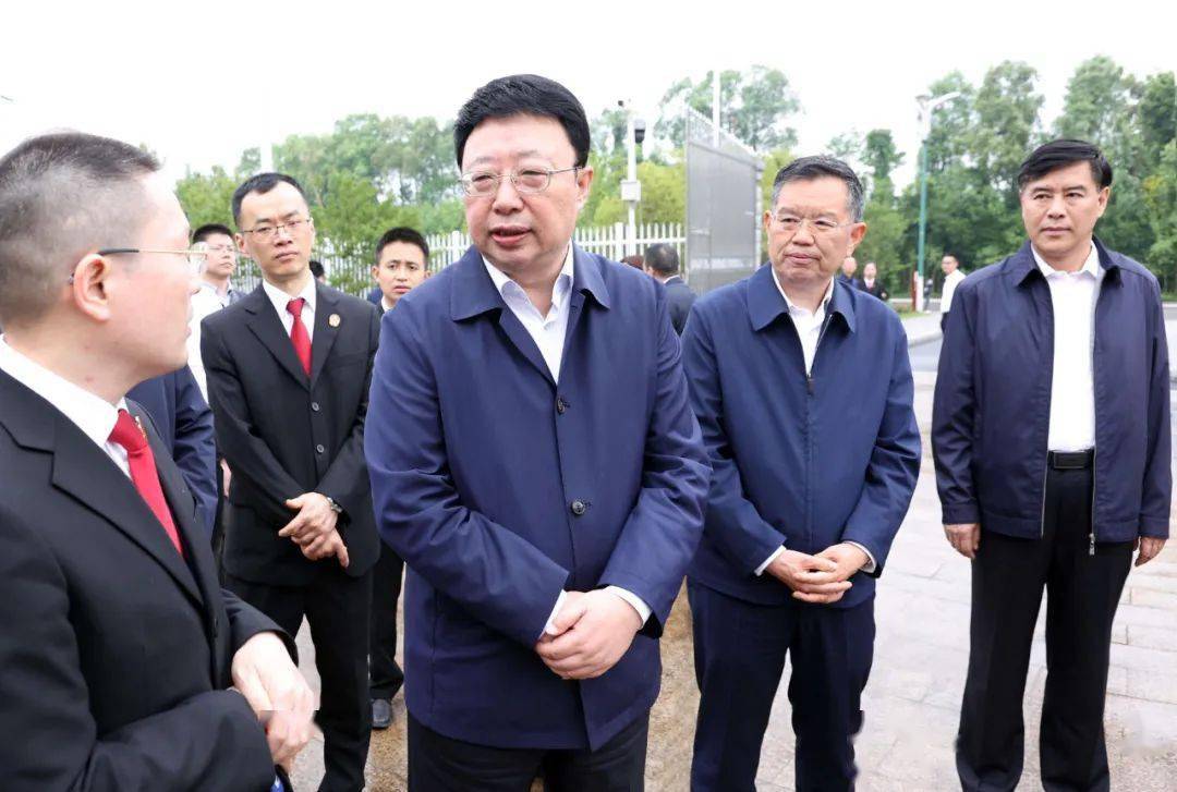 李佳指出