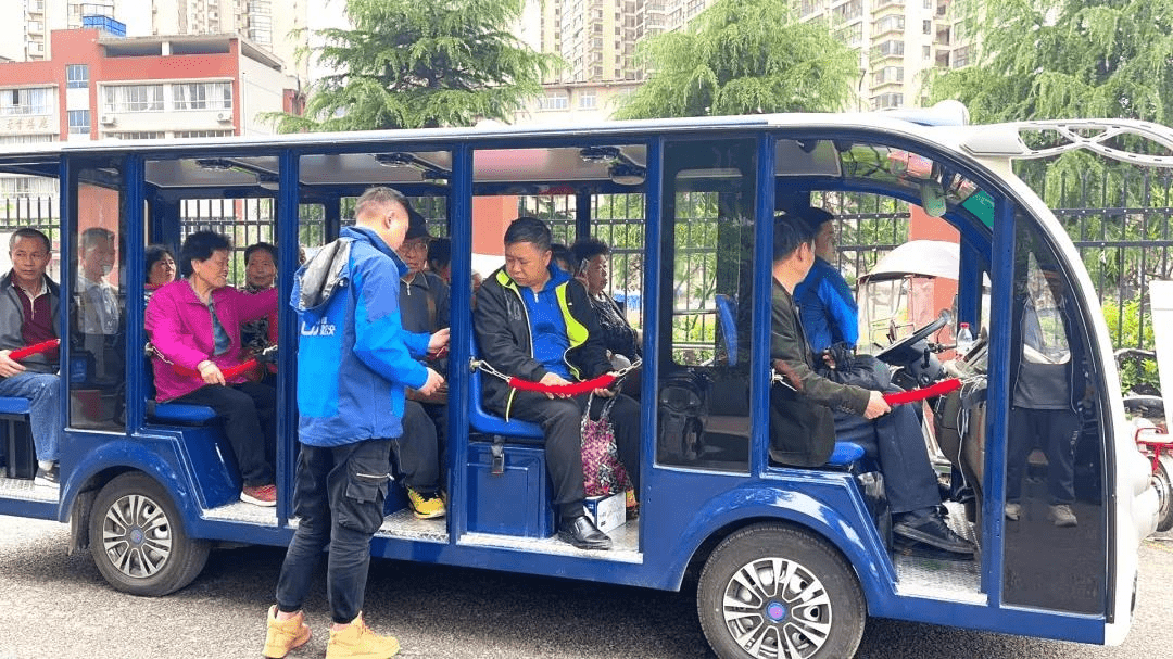 小蓝车串起大社区:中国铁建·国际城(贵阳)为业主开通社区微公交