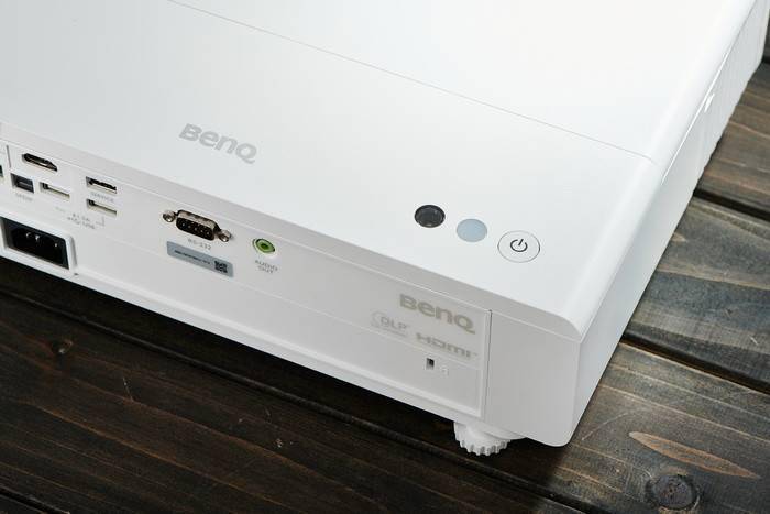 感受旗舰级观影体验明基i750智能投影仪评测