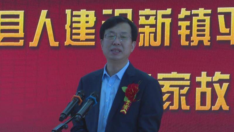 活动中,郑大一附院医政处处长王守俊,镇平县人民医院院长刘金峰分别