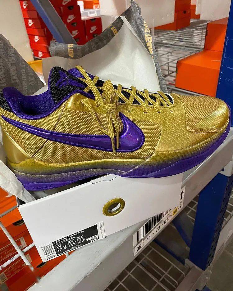 最后一双科比联名undefeated合作款国内明日抽签开启