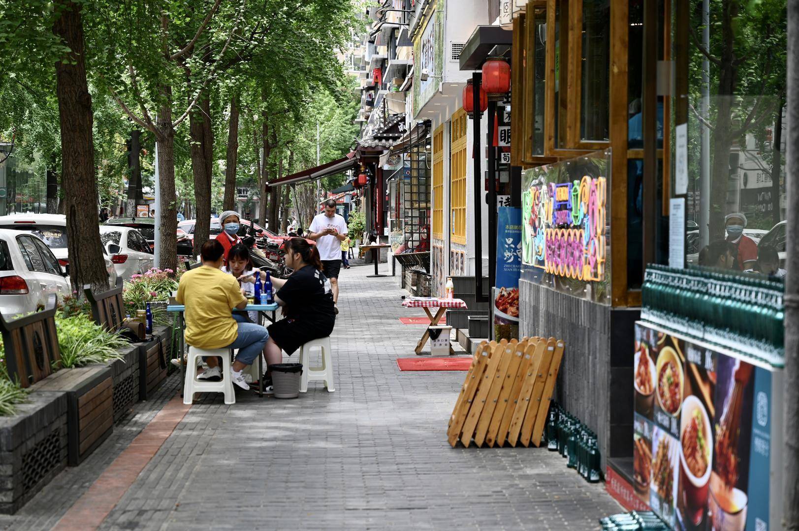 成都奎星楼街"共生"也为街区改造的逻辑提供了新的思路:不仅是本地