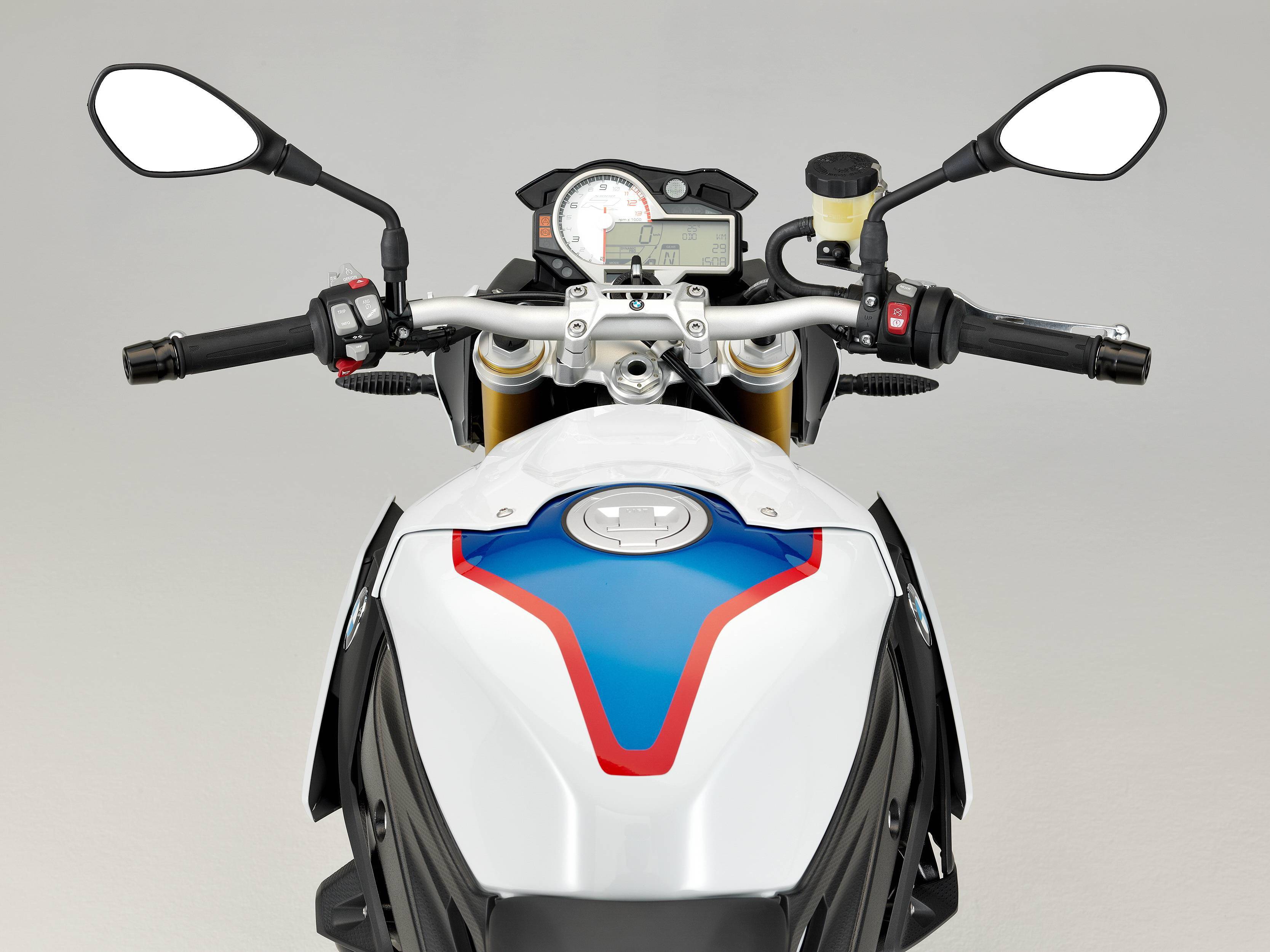 宝马新一代运动街车2021s1000r细节简介