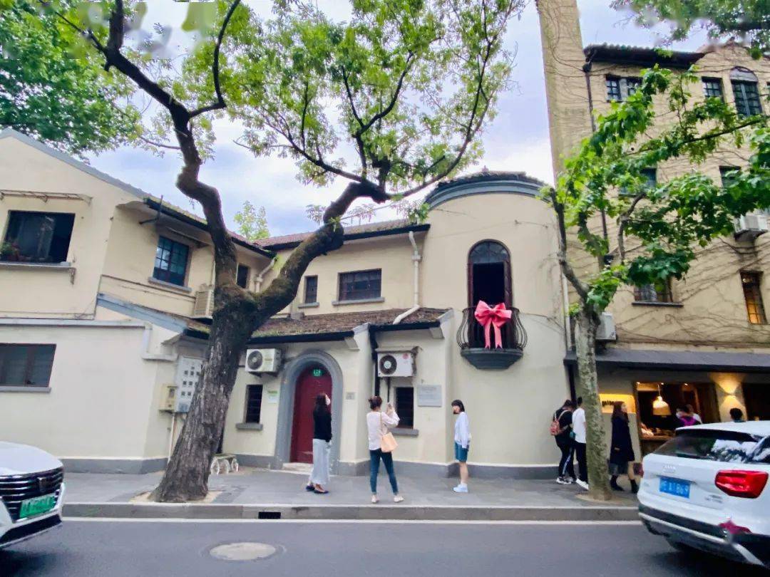 武康路蝴蝶结走红扰民别再浪漫美化荒诞打卡点