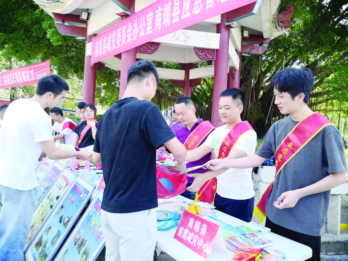 漳州市浦南中学举行地震应急疏散演练