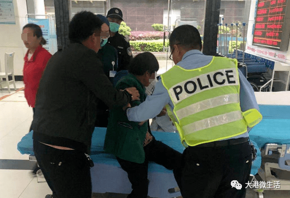镇江一58岁女子被毒蛇咬伤!送医途中多次晕厥,又遇上了晚高峰堵车_伤口
