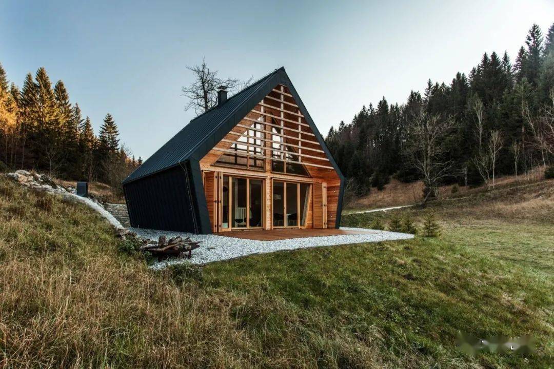 林海珍珠森林边上的小木屋