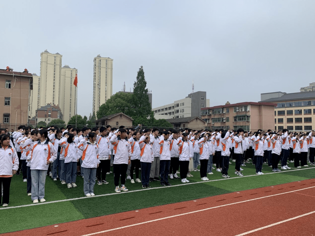 梦想与青春齐飞感恩与责任同行团市委副书记鲍楠出席池州三中十八岁