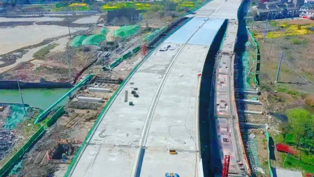 而g524高架作为首条连接苏州的高架,对改善524国道常熟段的出行条件