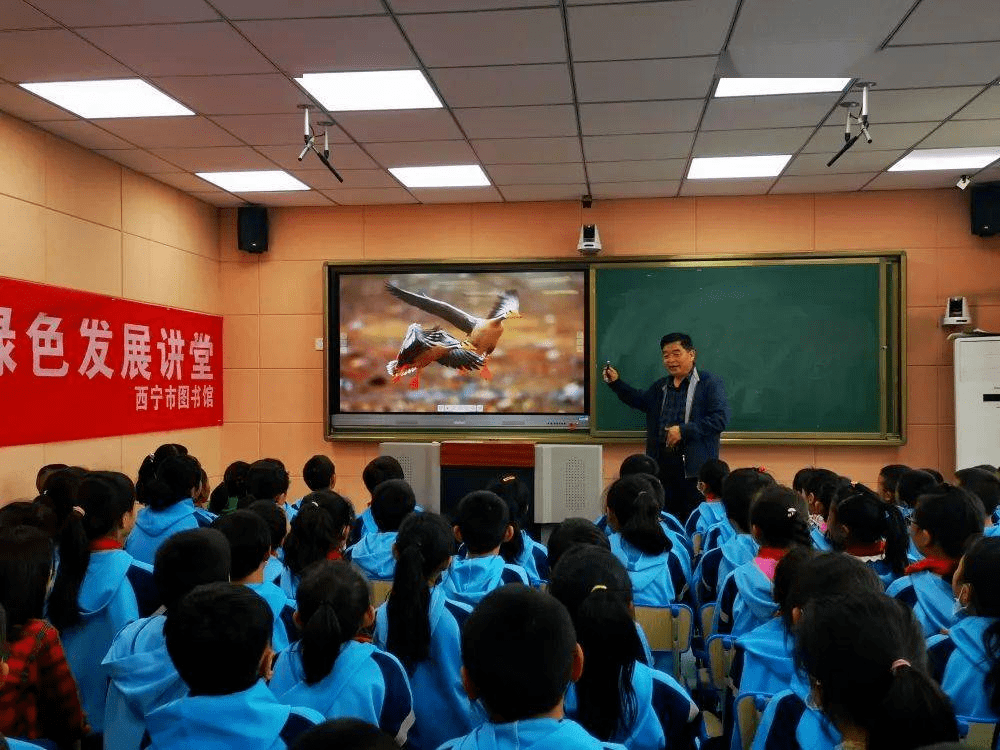 2018年12月,南川东路第二小学特邀中国书法家协会会员玄先凯先生等